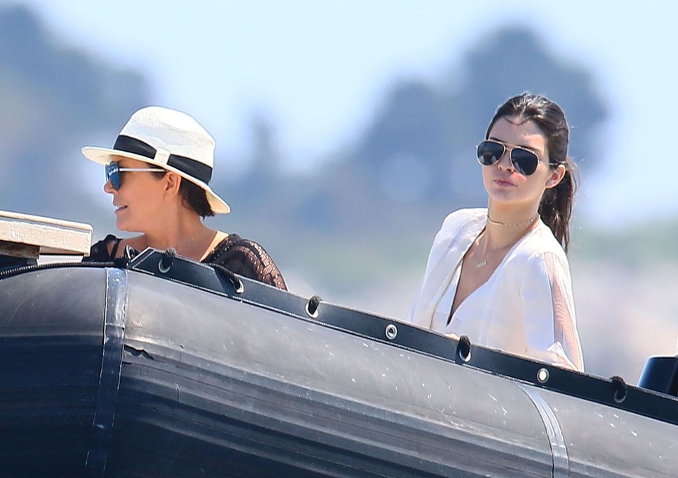 ffn-oneshot-jenner-kendallkris-051516-52057426,raaz2VnUVUS4glxvQMdj-w