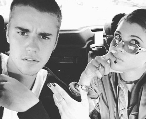 081516-justin-bieber-ve-selena-gomez-birbirine-girdi-1