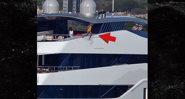 0817-beyonce-jumping-from-boat-akm-gsi-3