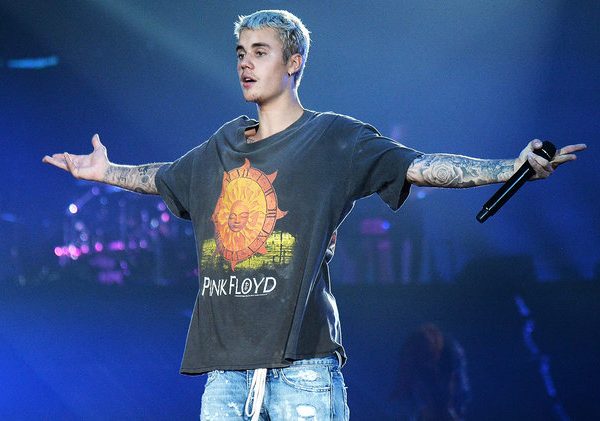 justin-bieber-nyc-performance-2016-billboard-1548