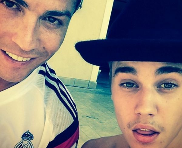 justin-bieber-und-christiano-ronaldo-machen-ein-selfie