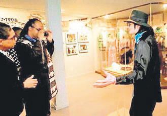 0x0-dudak-ucuklatan-komplo-teorileri-1477755291995