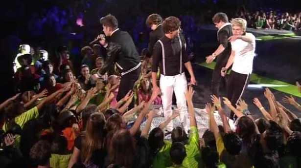 One Direction – What Makes You Beautiful ( Kids Choice Awards – Live Performance )