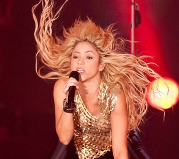 Shakira'nın Yürek Hoplatan Sahne Şovu!