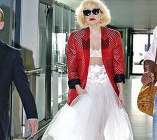 Lady GagaTopuk sevdasından vazgeçmiyor