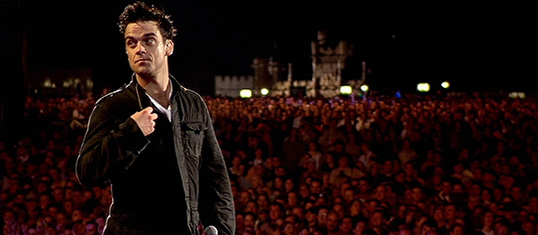 Robbie Williams'ın Konseri'nde Flash Show – Herkes Aynı Anda Flaşlı Fotoğraf Çekerse