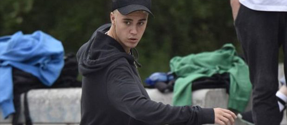 Justin Bieber Paris'te yoğun ilgi ile karşılandı