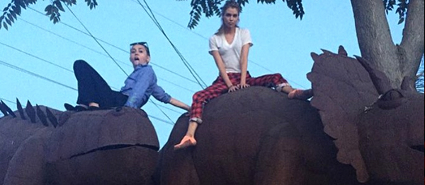 Miley Cyrus Disneyland'de Görüntülendi