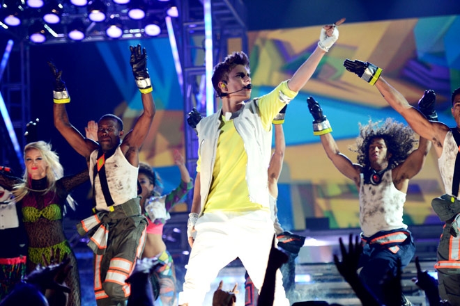 Justin Bieber – Boyfriend (Live Performance -@Billboard )