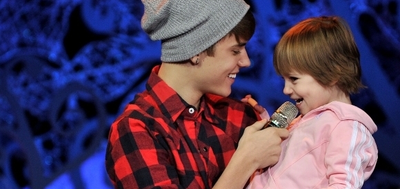 Justin'den Surpriz Düet – Kardeşi ile birlikte şarkı söyledi