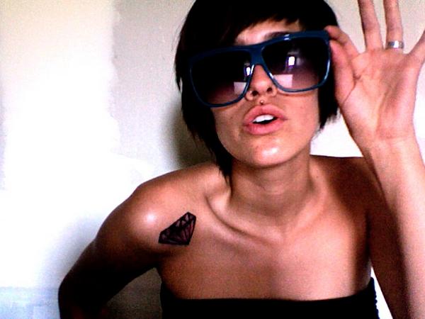 Dev Ft. T-Pain – Naked