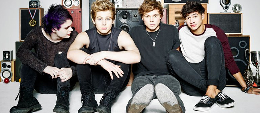 5SOS Grup Üyesi Clifford Sahneden Düştü