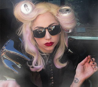 Lady Gaga Sibel Can'a yakalandı