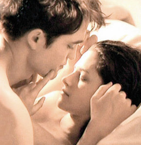Edward ve Bella sonunda sevişiyor!