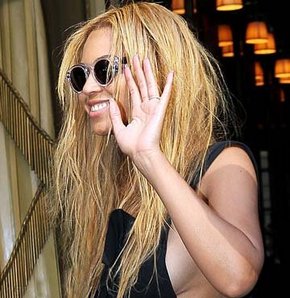 Beyonce'den Paris'e özel dekolte