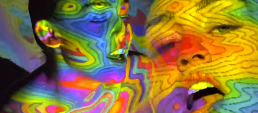 Miley Cyrus Lighter’ın Video Klibini Yayınladı!