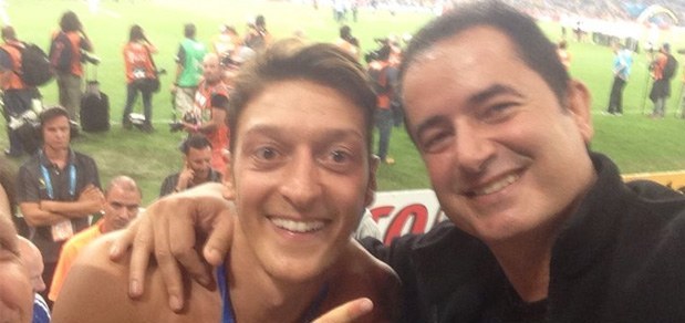 Acun ile Mesut Özil'in şampiyonluk kutlaması!