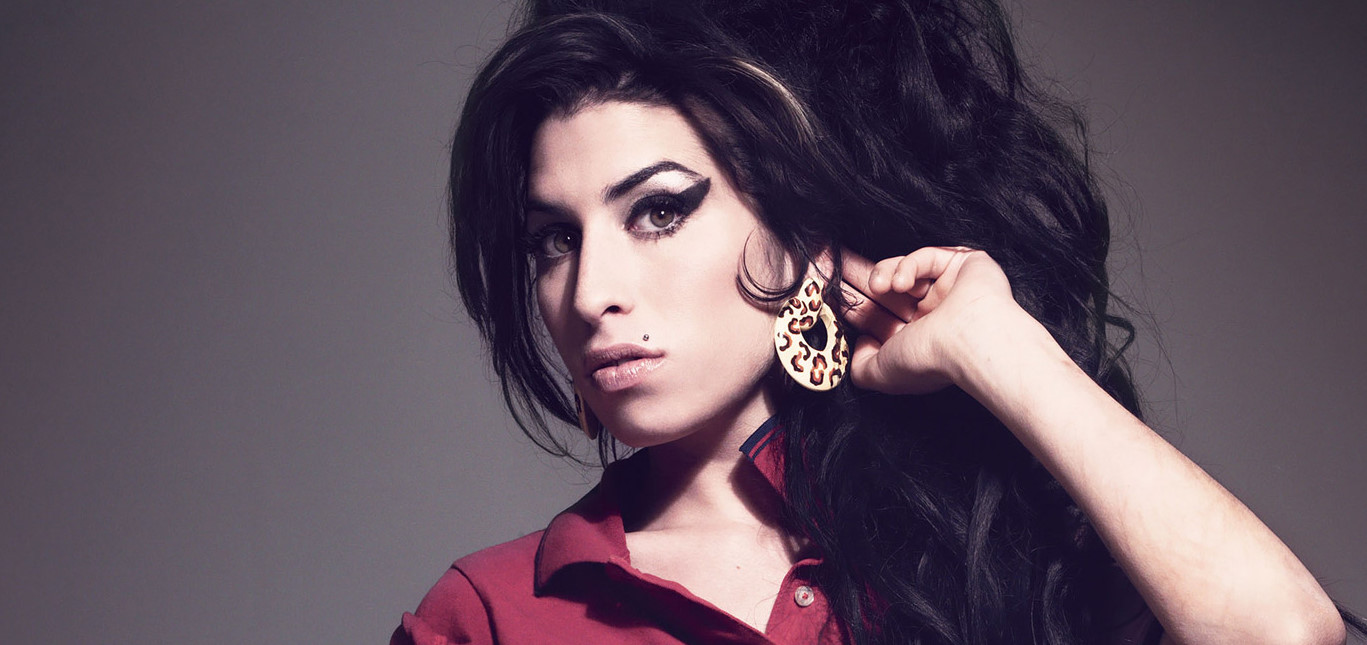 Winehouse'un babası bağışlarla baş edemiyor