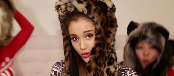 Ariana Grande'den Yeni Yılbaşı Şarkısı – ''Santa Tell Me'' klibi yayınlandı