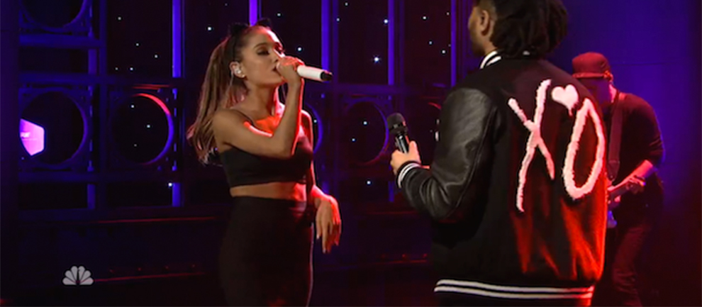 Ariana Grande Saturday Night Live'de Boy Gösterdi