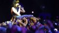 Carly Rae Jepsen – Call Me Maybe (EMA Live Performance)