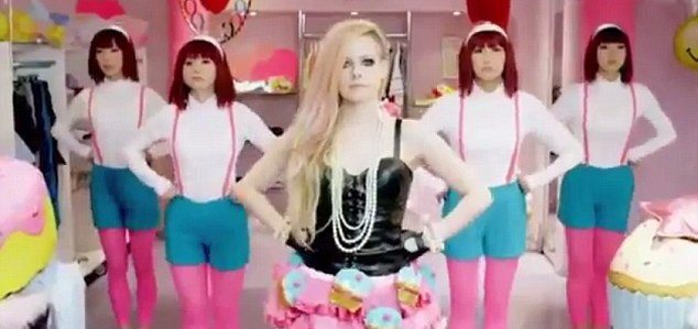 Avril Lavigne'e Irkçılık Suçlaması