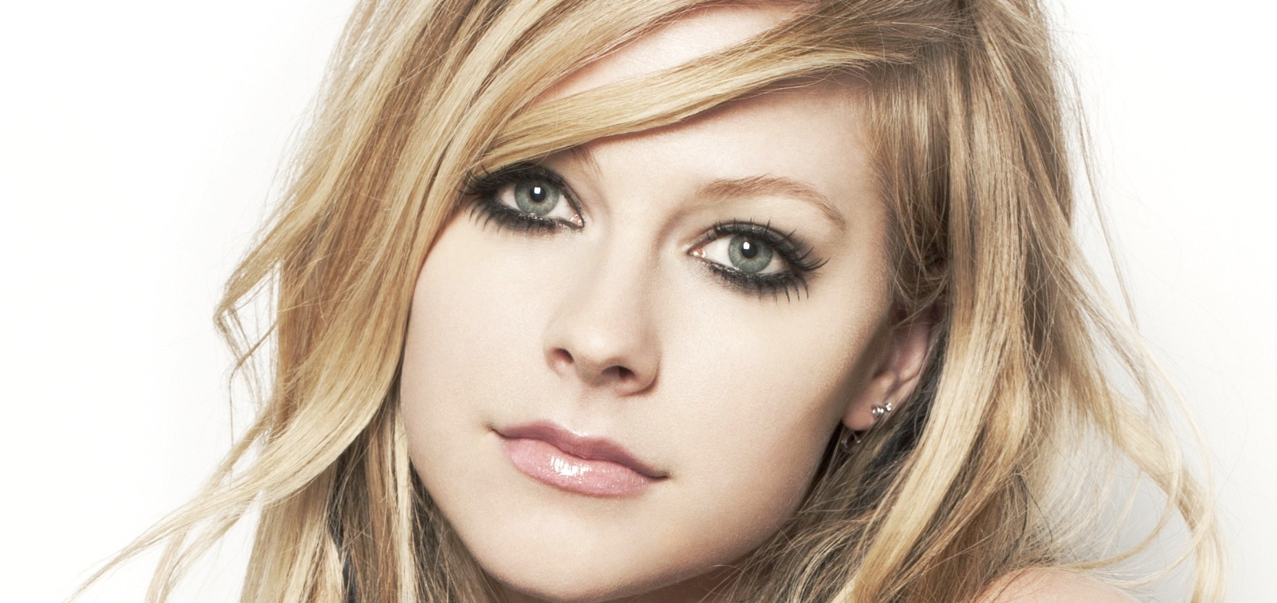 Avril Lavigne Geri Dönüyor