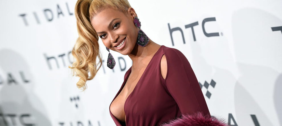 Beyonce Dekoltede Rihanna’yı nasıl Solladı