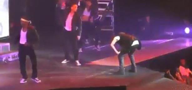 Justin Bieber Sahneye Kustu – " Konserden önce süt kötü bir seçimdi "