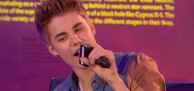 Justin'den "Call Me Maybe" Yorumu – Katıldığı programda ısrarlara dayanamadı