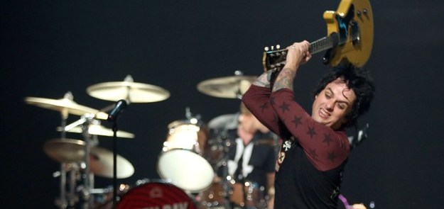 iHeartRadio Festivali'nde Olay – Green Day'in solisti Billie Joe Armstrong çıldırdı !