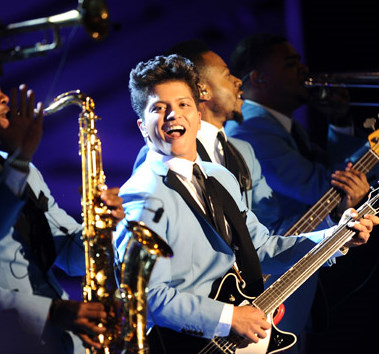 Bruno Mars – EMA live performance