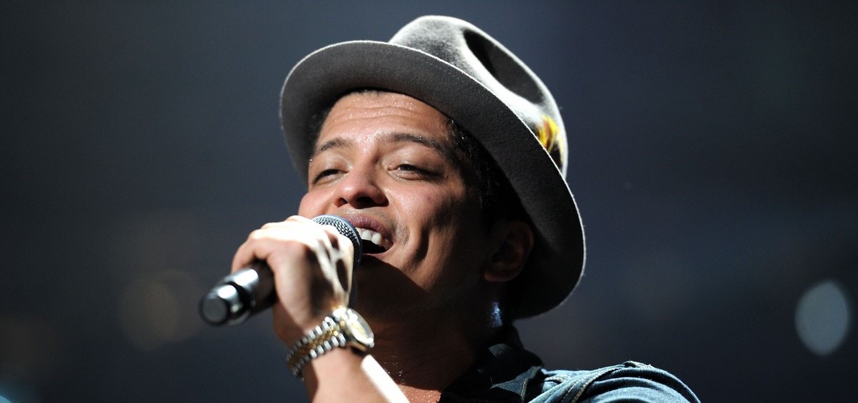 Bruno Mars Susam Sokağı'nda – Ünlü şarkıcı Susam Sokağı'na konuk oldu