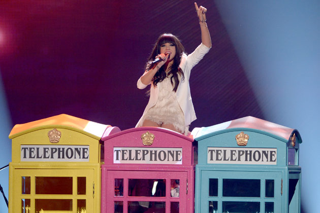 Carly Rae Jepsen – Call Me Maybe (AMA 2012 – Live Performance)