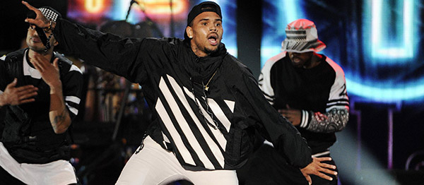 Chris Brown'ın da Bulunduğu Parti Olaylı Bitti – Silahlar patladı ve 5 kişi yaralandı