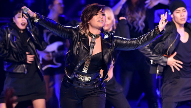Demi Lovato & Cher Lloyd – Really Don’t Care [Teen Chice Canlı Performans]