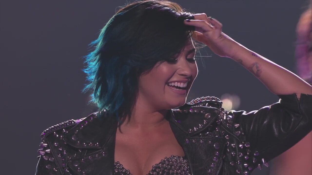 Demi Lovato – Really Don't Care (Canlı Performans – Super FanFest 2014)