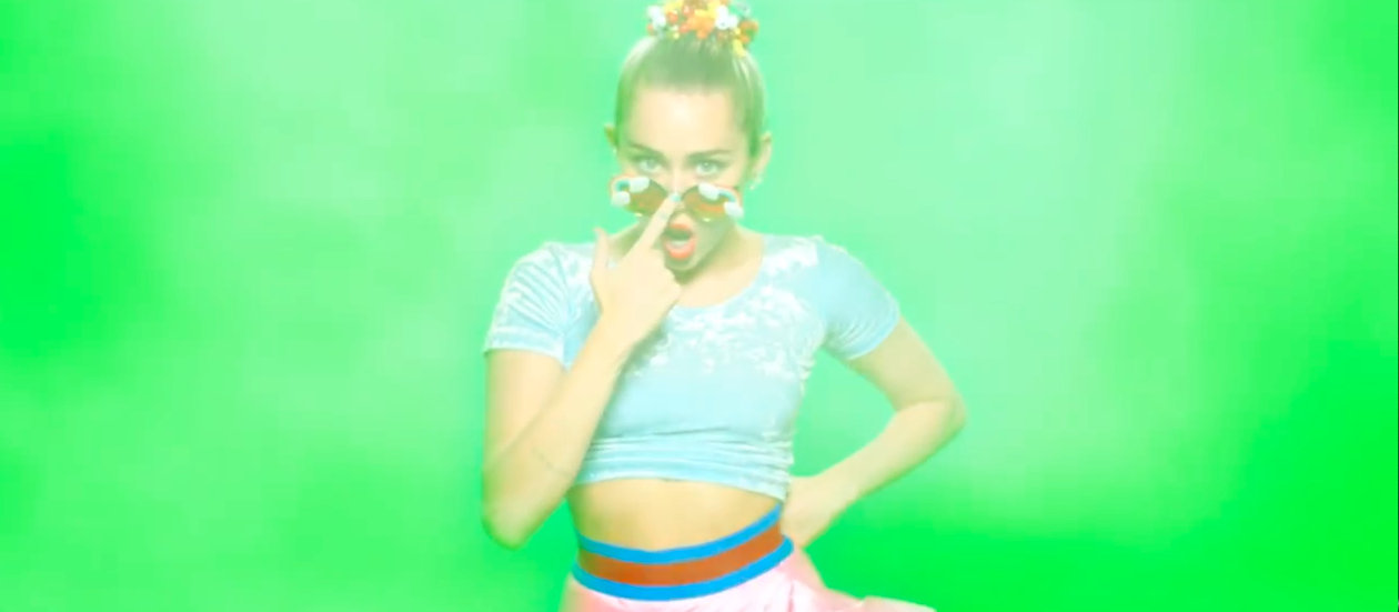Miley Cyrus VMA'ya hazır – Promo videoları beklentiyi büyütüyor