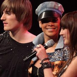 Elif Rihanna ile düetini unutamıyor