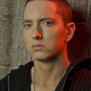 Eminem evde şarkılarındaki gibi küfrediyor mu?