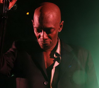 Faithless geliyor!