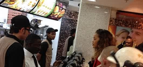 Rihanna Mc Donalds'ta