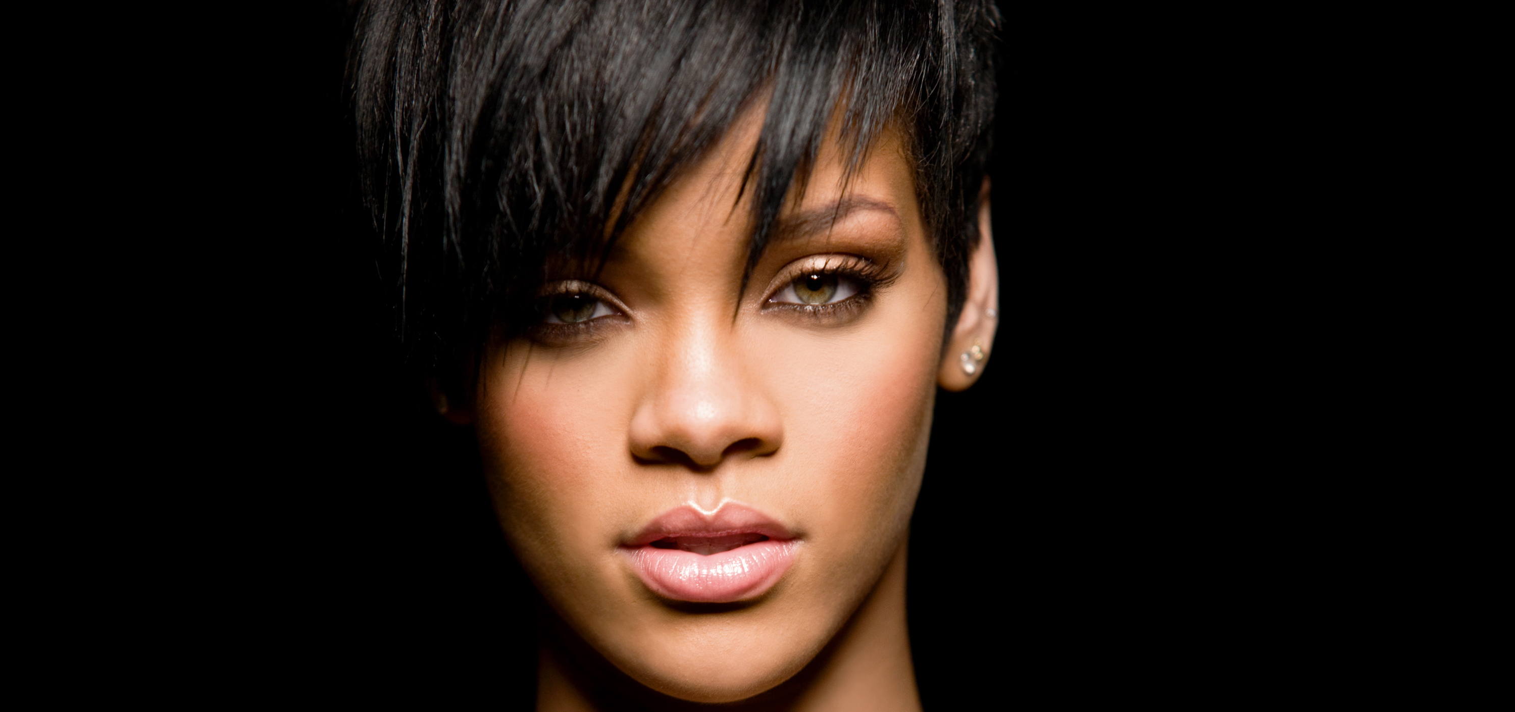 Rihanna'dan Yeni Düet