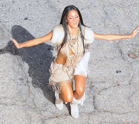 Nicole Yeni Videosuyla!