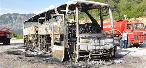 Antalya'da tur otobüsü yandı
