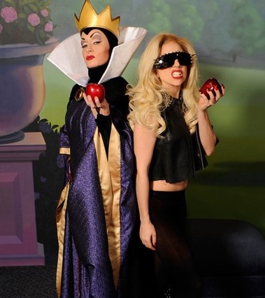 Lady GaGa 'Kötü Kalpli Kraliçe' ile Tanıştı!