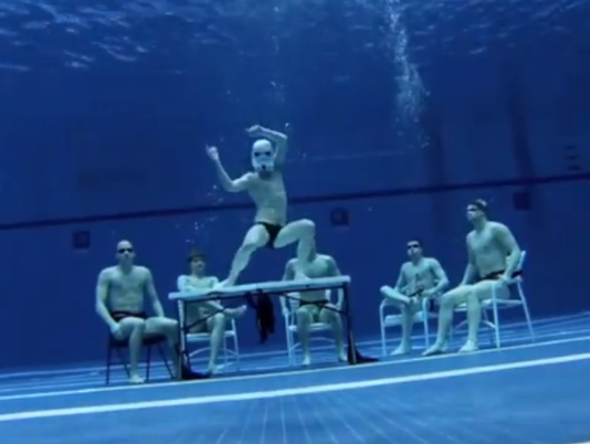 Harlem Shake – Version.1 Swim Dive