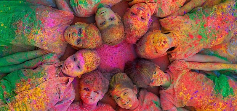 Hindistan'da Renklerin Festivali Başladı