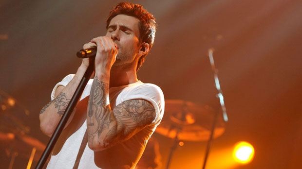 Maroon 5 – One More Night & Moves Like Jagger (Live)