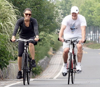 Sevgililerin bisiklet sefası!